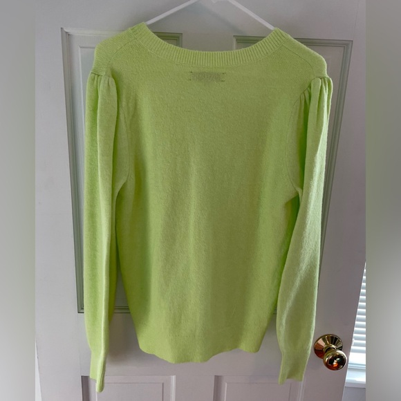 Loft, light lime green soft sweater, Size M, never worn - Picture 2 of 3